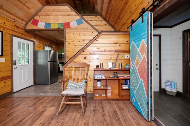 3556 Right Fork Fixer Road, Zoe, KY 41397