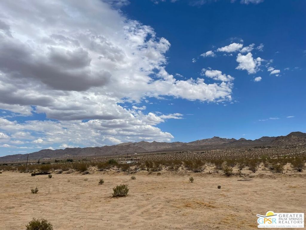 Image 11 of property listing at 1 SUNEVER Road, Joshua Tree, CA 92252