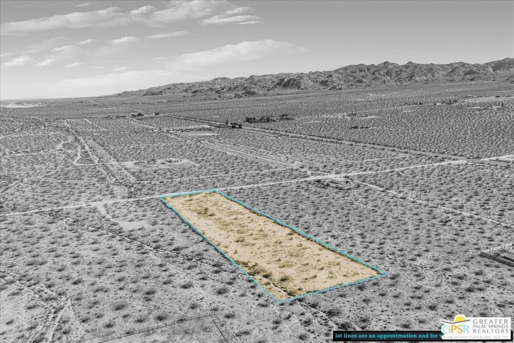Image 14 of property listing at 1 SUNEVER Road, Joshua Tree, CA 92252
