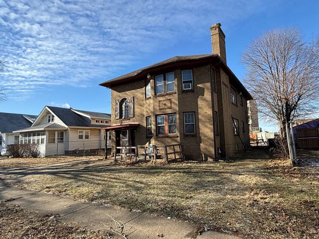 2111 S 4th Street, Rockford, IL 61104