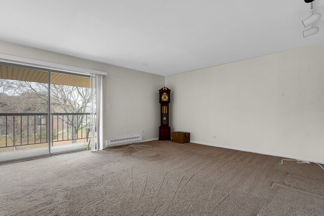 150 E Fountainview Lane 3B, Lombard, IL 60148