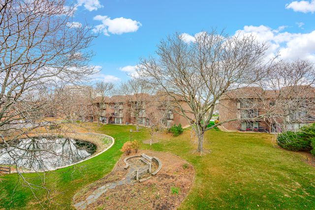 150 E Fountainview Lane 3B, Lombard, IL 60148