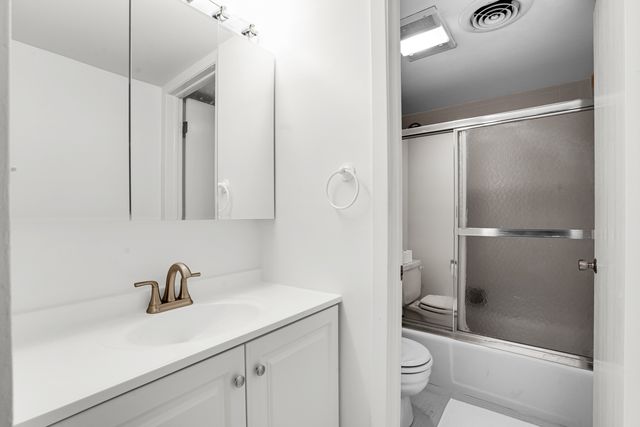 150 E Fountainview Lane 3B, Lombard, IL 60148