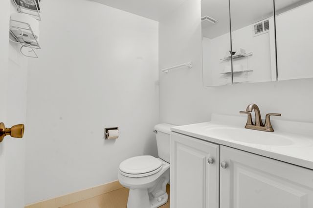 150 E Fountainview Lane 3B, Lombard, IL 60148