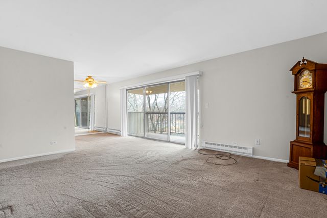 150 E Fountainview Lane 3B, Lombard, IL 60148