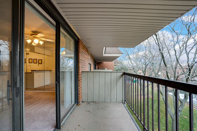 150 E Fountainview Lane 3B, Lombard, IL 60148