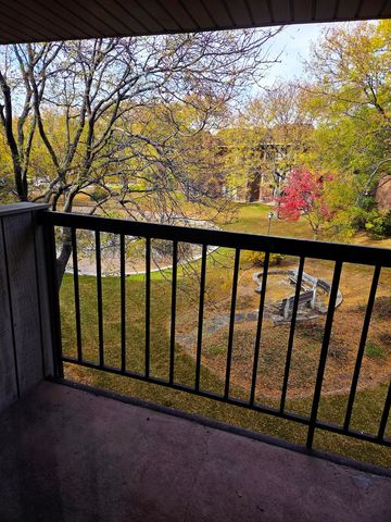 150 E Fountainview Lane 3B, Lombard, IL 60148