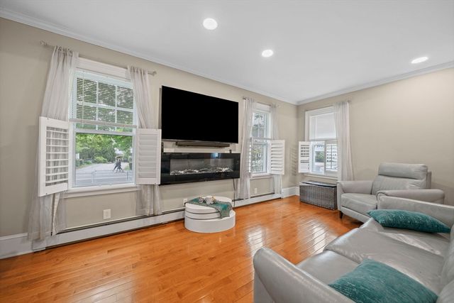 91 Elm St, Quincy, MA 02169