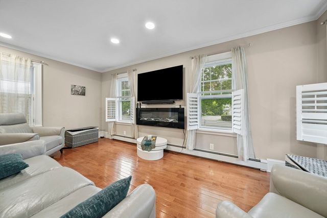 91 Elm St, Quincy, MA 02169