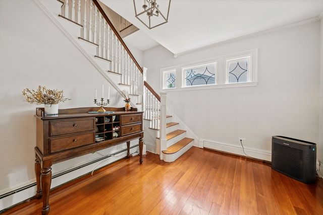 91 Elm St, Quincy, MA 02169
