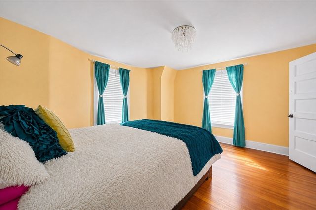 91 Elm St, Quincy, MA 02169