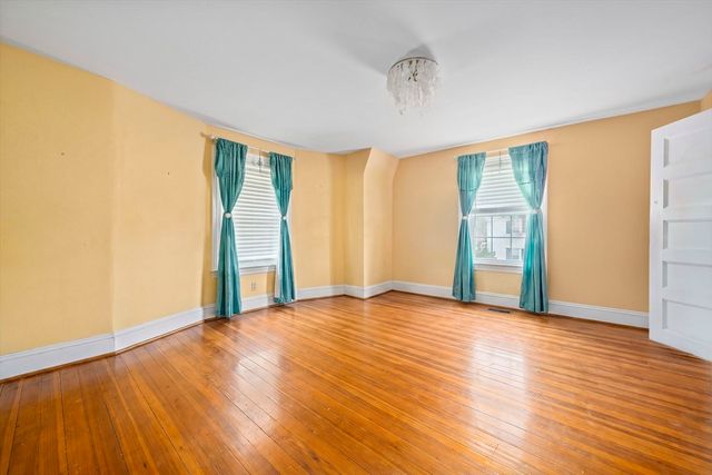 91 Elm St, Quincy, MA 02169