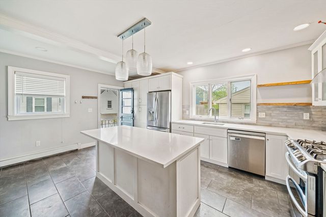 91 Elm St, Quincy, MA 02169