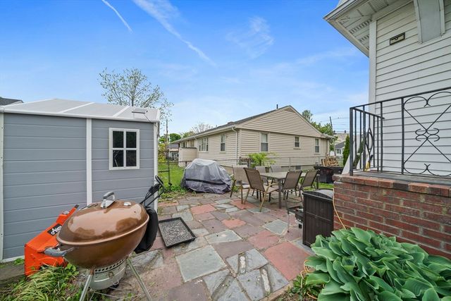 91 Elm St, Quincy, MA 02169