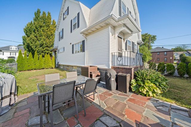 91 Elm St, Quincy, MA 02169