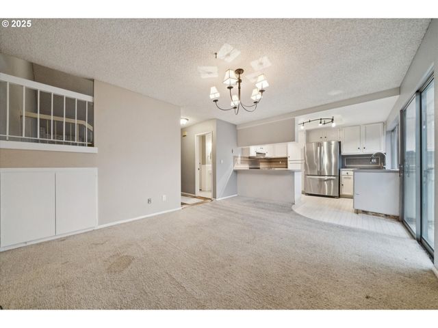 1889 BOCA RATAN Dr, Lake Oswego, OR 97034