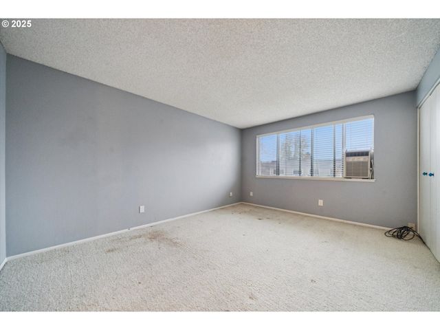 1889 BOCA RATAN Dr, Lake Oswego, OR 97034