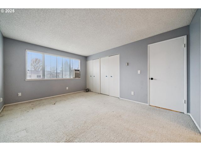 1889 BOCA RATAN Dr, Lake Oswego, OR 97034