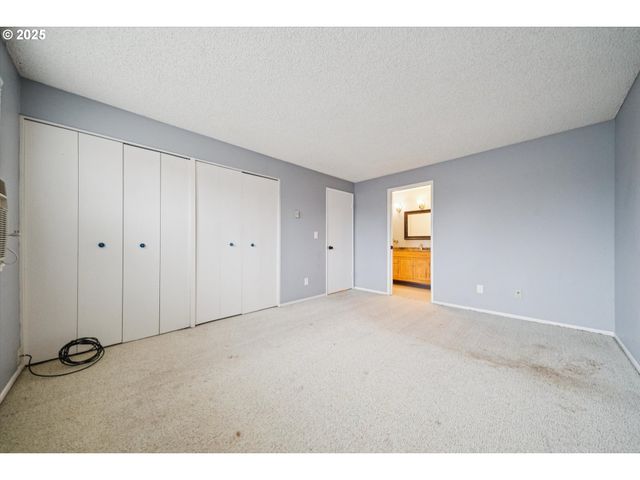 1889 BOCA RATAN Dr, Lake Oswego, OR 97034