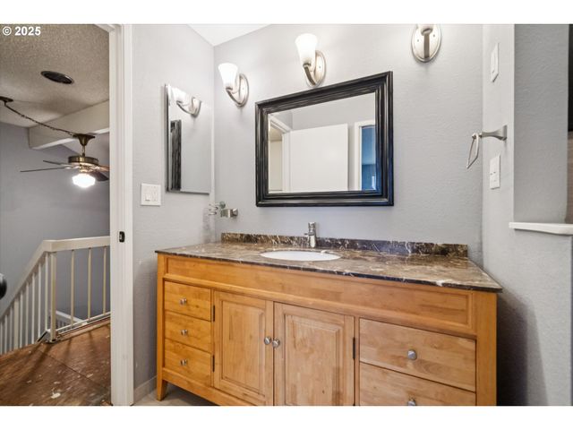 1889 BOCA RATAN Dr, Lake Oswego, OR 97034