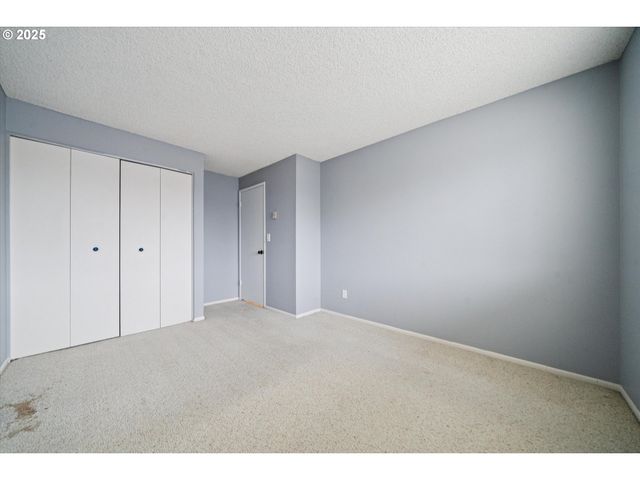 1889 BOCA RATAN Dr, Lake Oswego, OR 97034