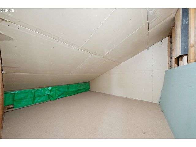 1889 BOCA RATAN Dr, Lake Oswego, OR 97034