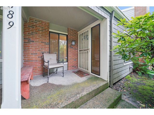 1889 BOCA RATAN Dr, Lake Oswego, OR 97034