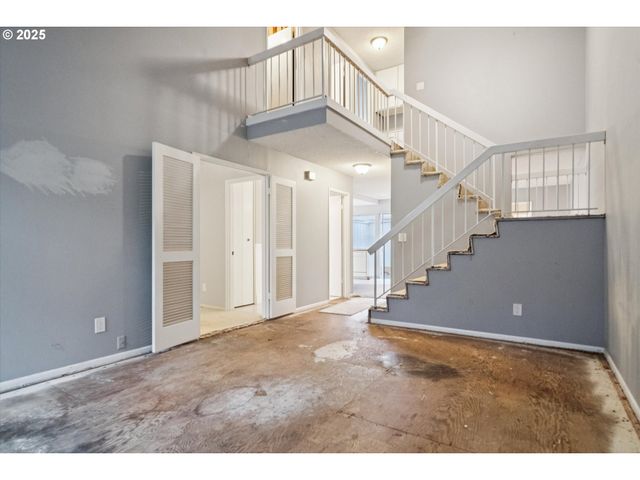 1889 BOCA RATAN Dr, Lake Oswego, OR 97034