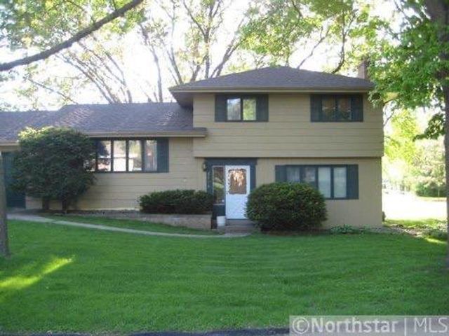 2200 Windsor Lake Drive, Hopkins, MN 55305