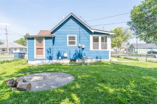 2420 Maple Street, Des Moines, IA 50317