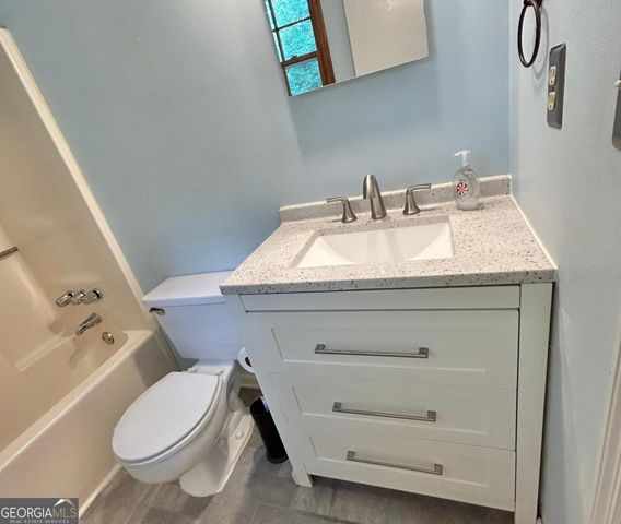 733 Fallowfield Drive, Loganville, GA 30052