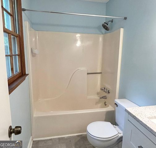 733 Fallowfield Drive, Loganville, GA 30052