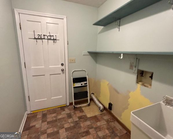 733 Fallowfield Drive, Loganville, GA 30052