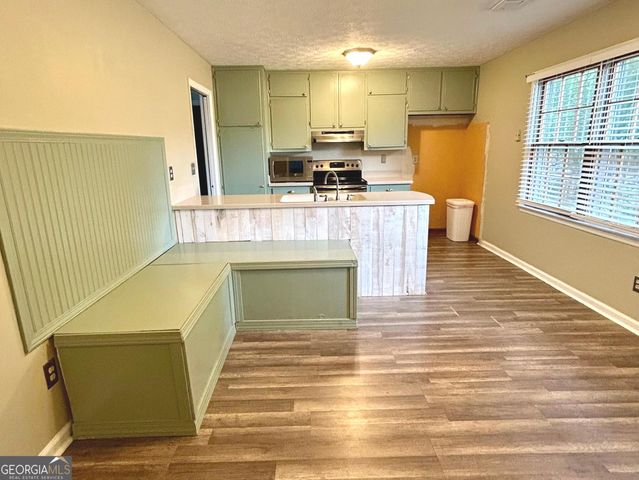 733 Fallowfield Drive, Loganville, GA 30052