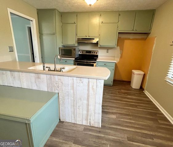 733 Fallowfield Drive, Loganville, GA 30052