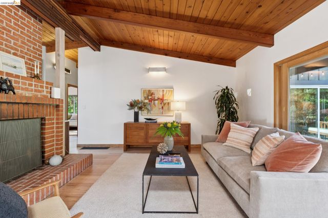 3500 Rubin Dr, Oakland, CA 94602