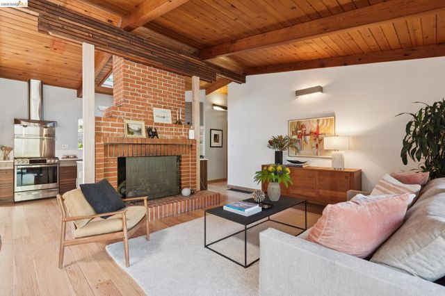 3500 Rubin Dr, Oakland, CA 94602