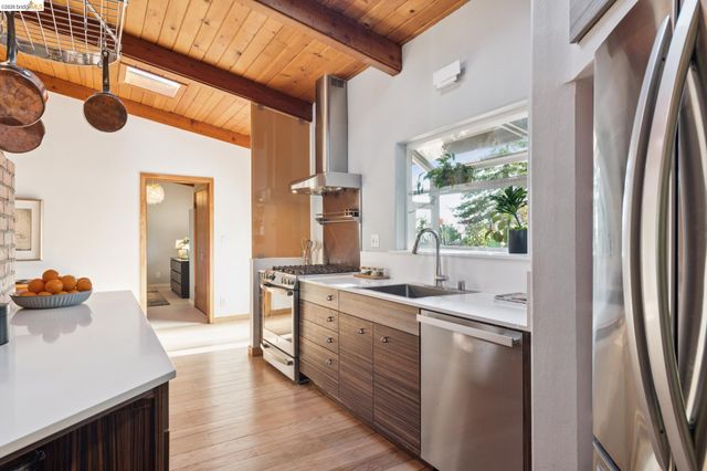 3500 Rubin Dr, Oakland, CA 94602