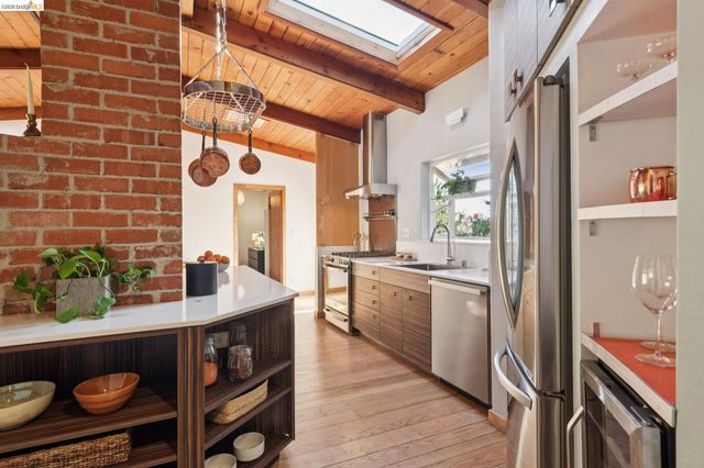 3500 Rubin Dr, Oakland, CA 94602