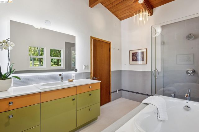 3500 Rubin Dr, Oakland, CA 94602