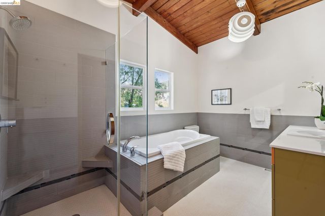 3500 Rubin Dr, Oakland, CA 94602