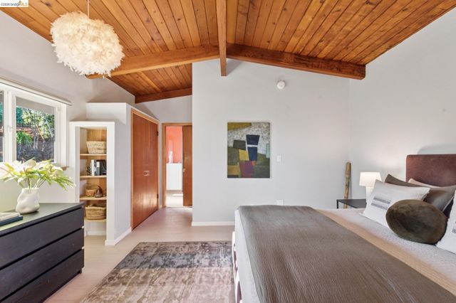 3500 Rubin Dr, Oakland, CA 94602