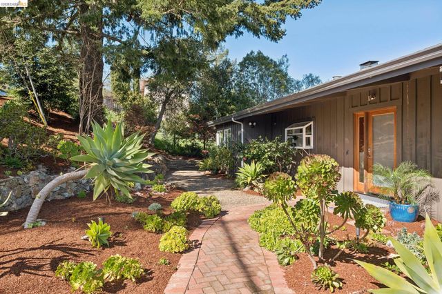 3500 Rubin Dr, Oakland, CA 94602