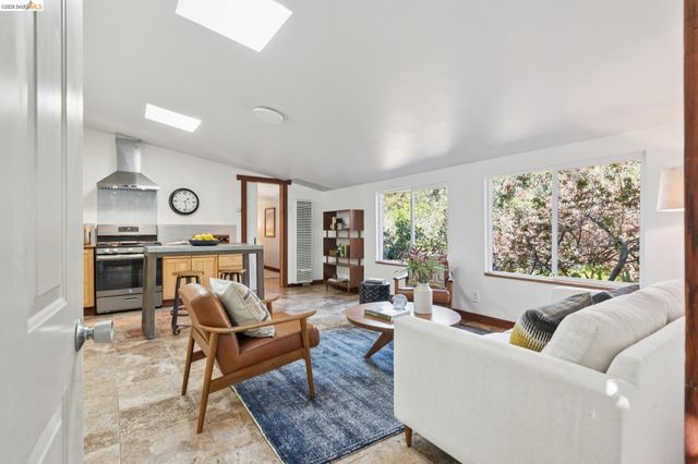 3500 Rubin Dr, Oakland, CA 94602