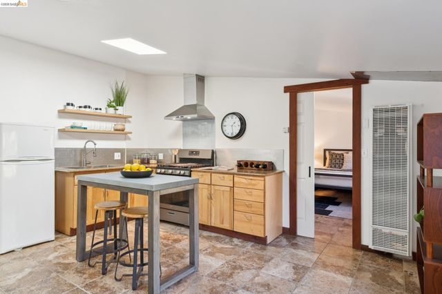 3500 Rubin Dr, Oakland, CA 94602