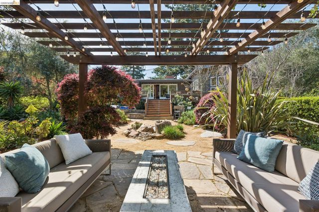 3500 Rubin Dr, Oakland, CA 94602