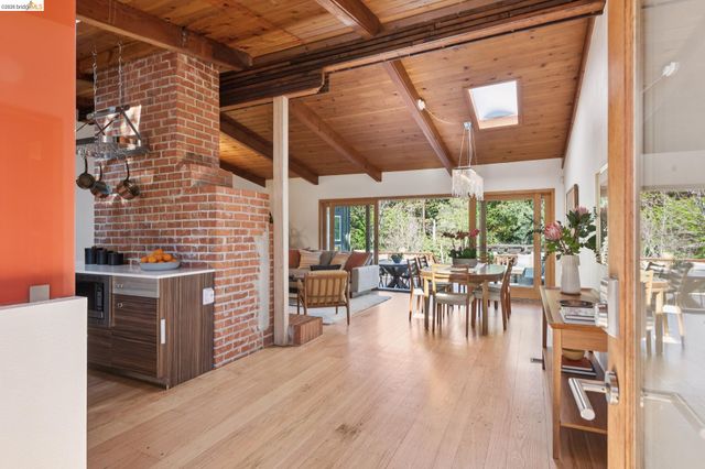 3500 Rubin Dr, Oakland, CA 94602