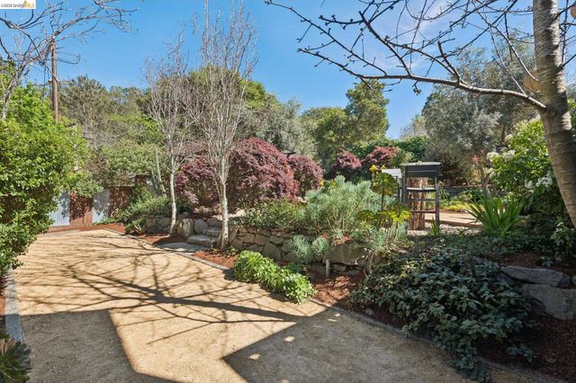 3500 Rubin Dr, Oakland, CA 94602