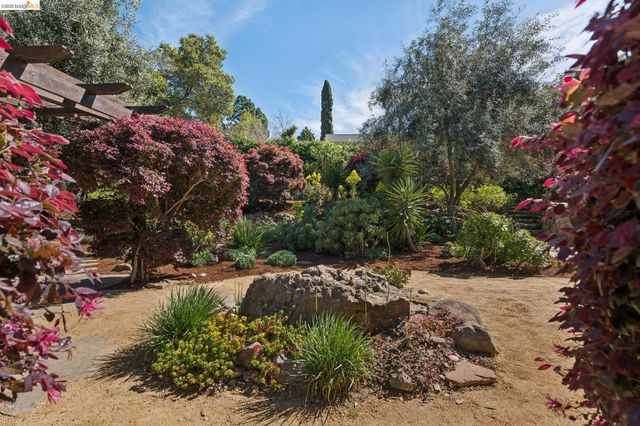 3500 Rubin Dr, Oakland, CA 94602