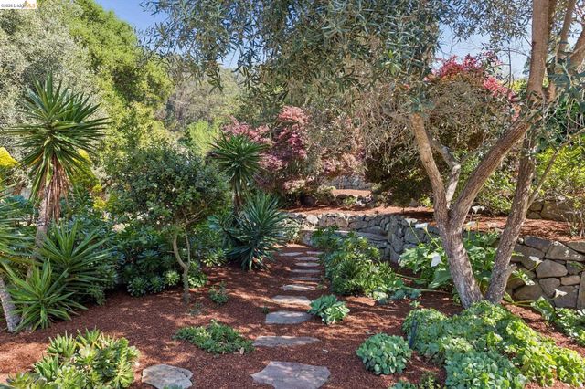 3500 Rubin Dr, Oakland, CA 94602